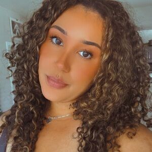 Meet your Posher, Vivian